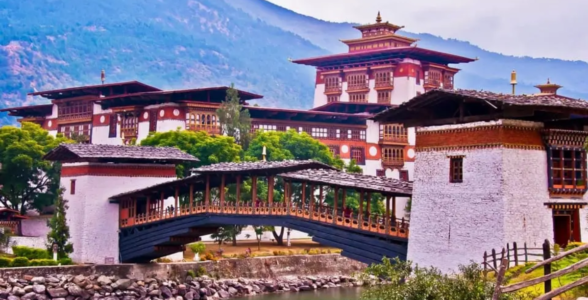 Bhutan Tshechu Festivals: Dates & Travel Guide