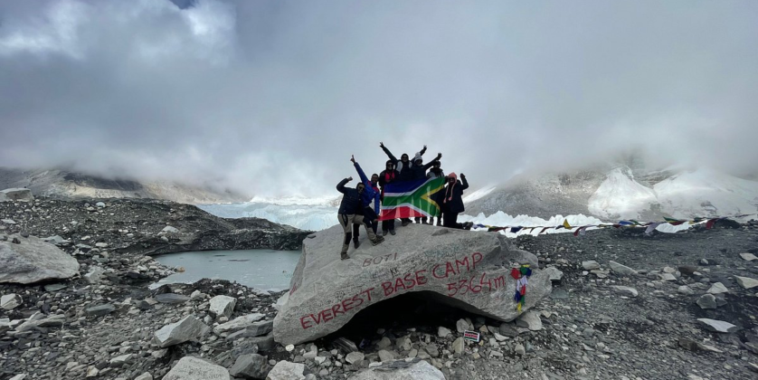 Where Is the Everest Mountain Located? Map & Height
